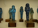 ushabti in pietra dipinta con geroglifici